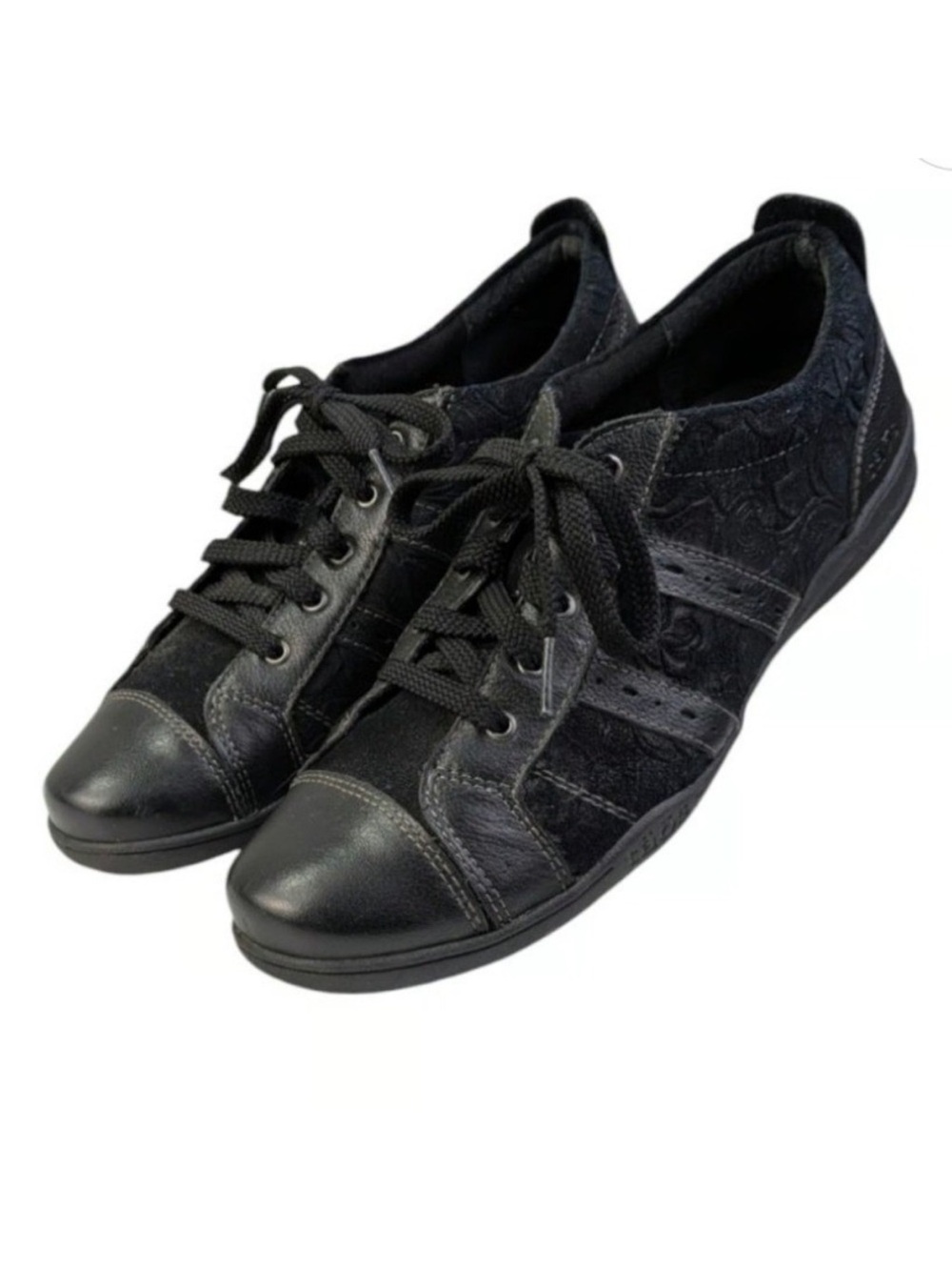 Taos Footwear Black Lace-Up Women's Sneakers